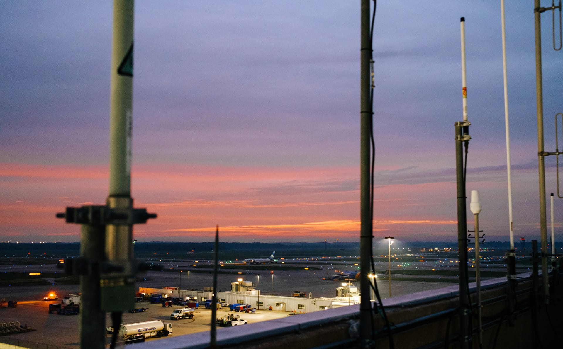 Tracking airplanes using ADS-B data and a USB DVB-T dongle